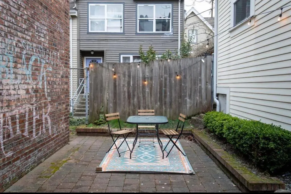 Adorable Cozy House With Parking And Loft! Villa Seattle